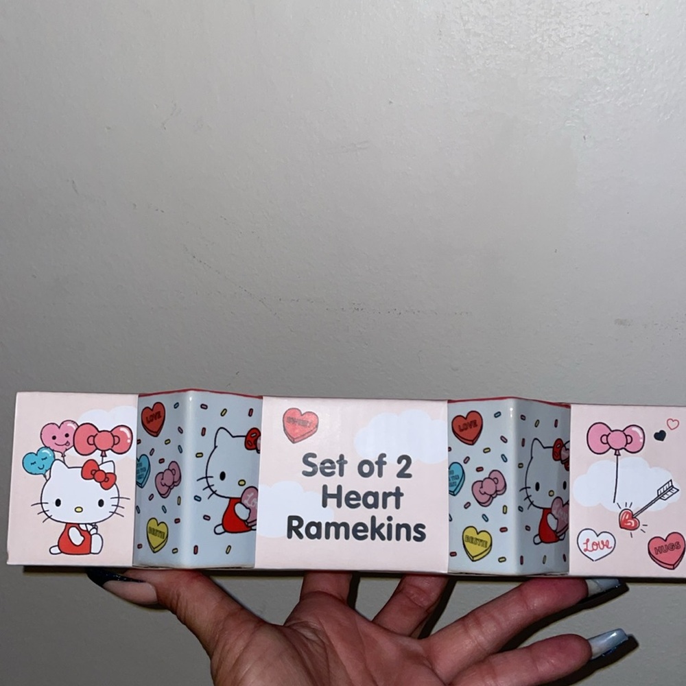 Hello Kitty Heart Ramekin Set - Picture 2 of 5